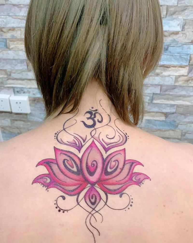 莲花纹身图片_背部新传统纹身图案