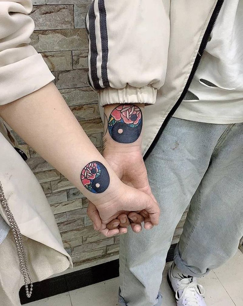 情侣图纹身图片_手部新传统纹身图案