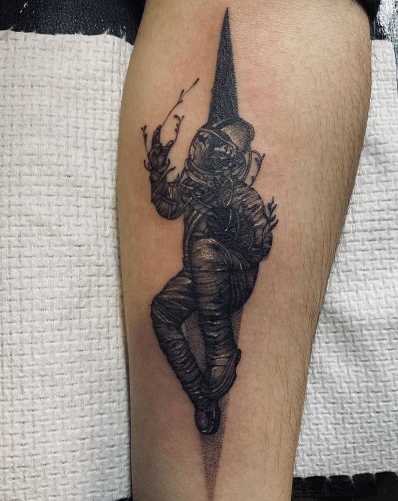 宇航员纹身图片_手臂点刺New School纹身图案