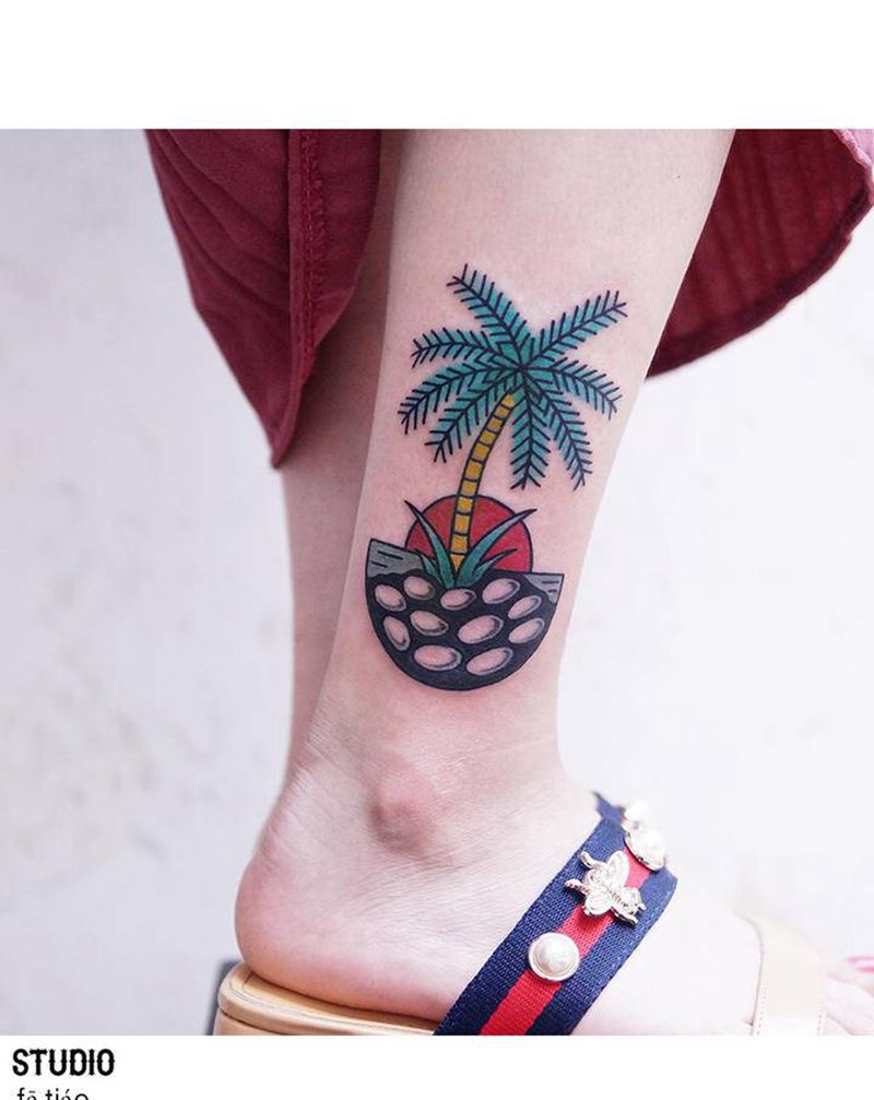 夏日的椰树纹身图片_腿部脚部老传统Old School椰树纹身图案