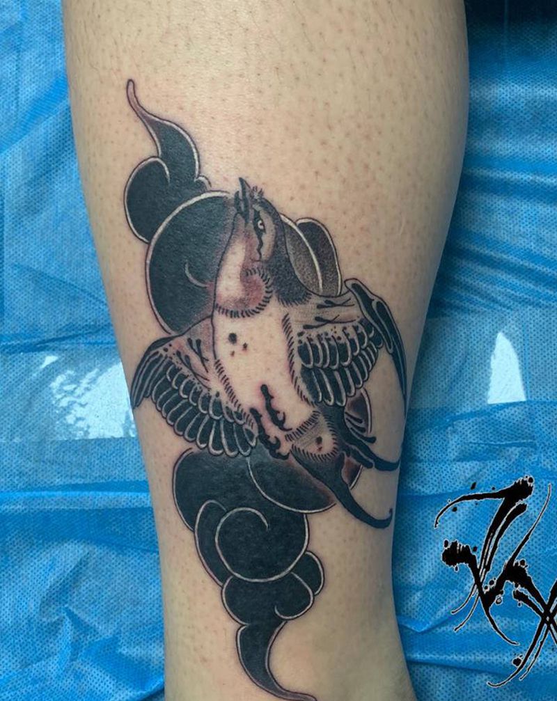 云燕遮盖纹身图片_腿部纹身图案