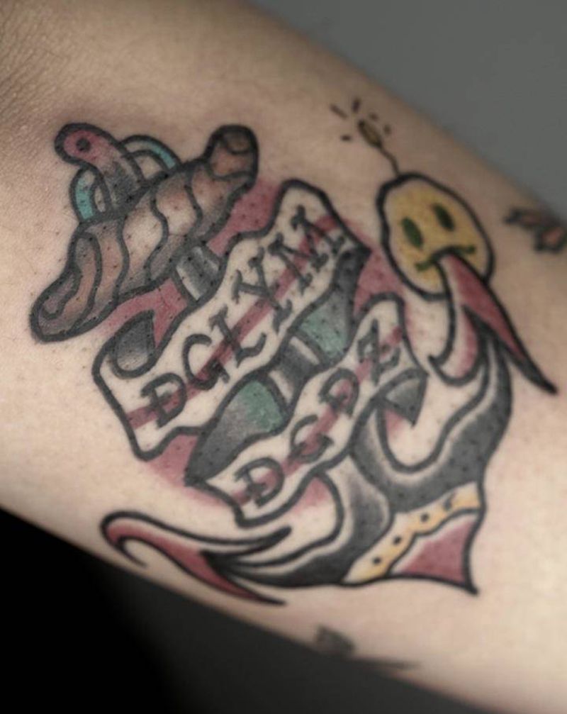 热浪船锚纹身图片_手部Old School纹身图案