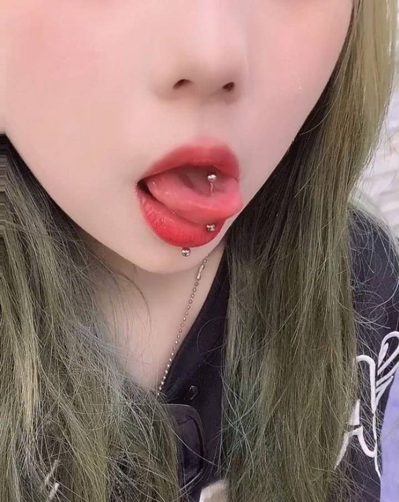 舌钉纹身图片_舌钉纹身图案
