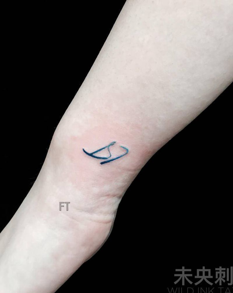 Blue＋纹身图片_手臂花体字字母纹身图案