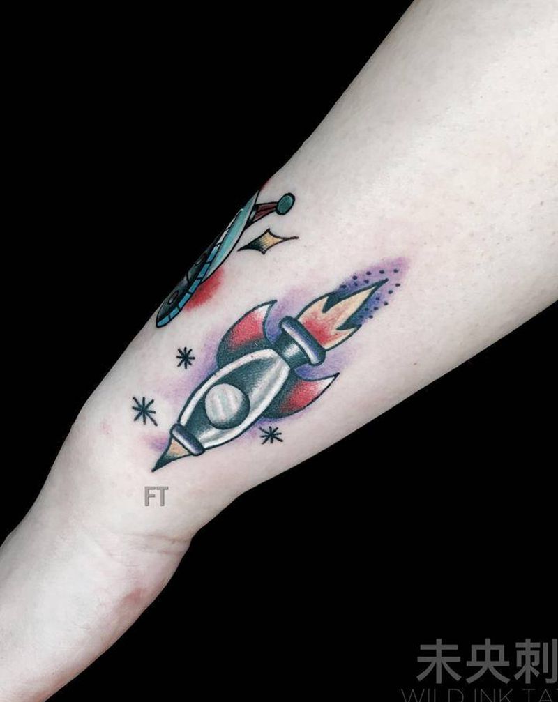 逐梦星空之小火箭纹身图片_手臂Old School火箭纹身图案