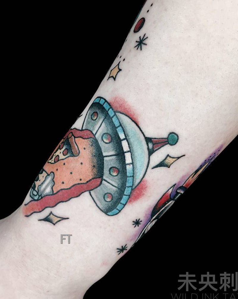 逐梦星空之小飞碟纹身图片_手臂Old School飞碟纹身图案