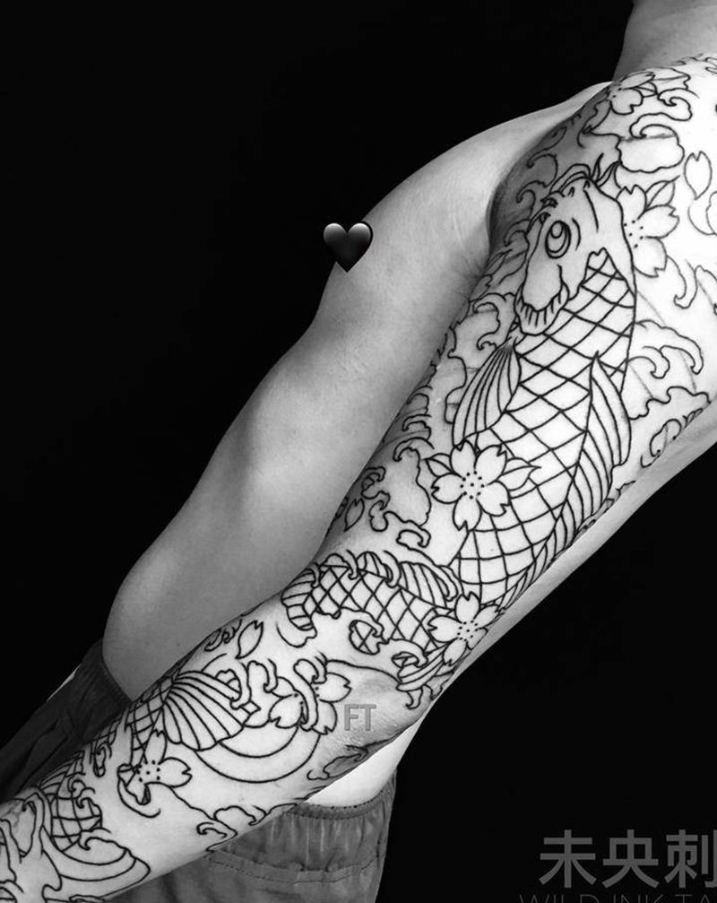 花臂遮盖纹身图片_手臂老传统锦鲤纹身图案