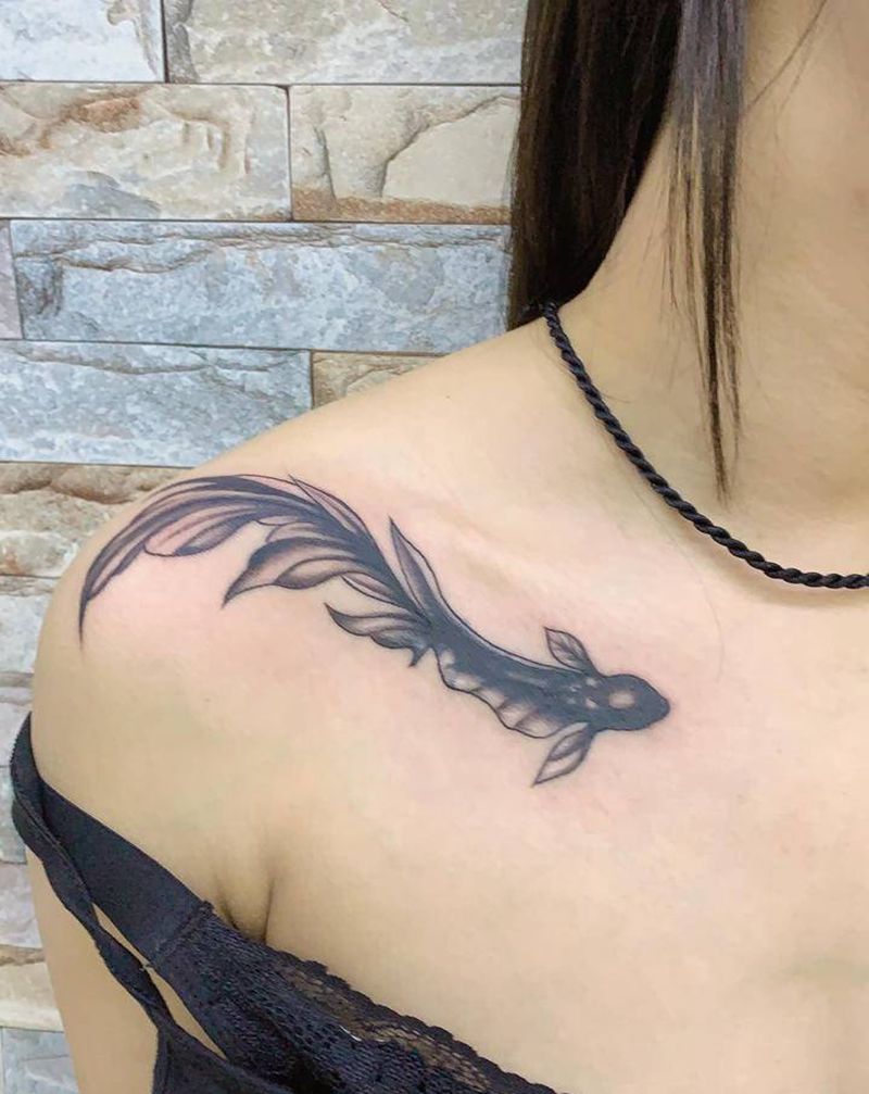 小鱼儿纹身图片_胸部新传统纹身图案