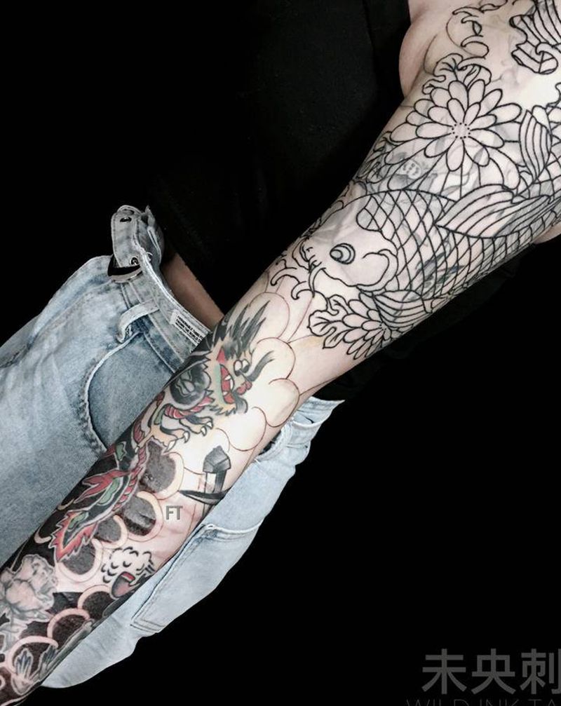 花臂遮盖添加背景纹身图片_手臂老传统鱼纹身图案