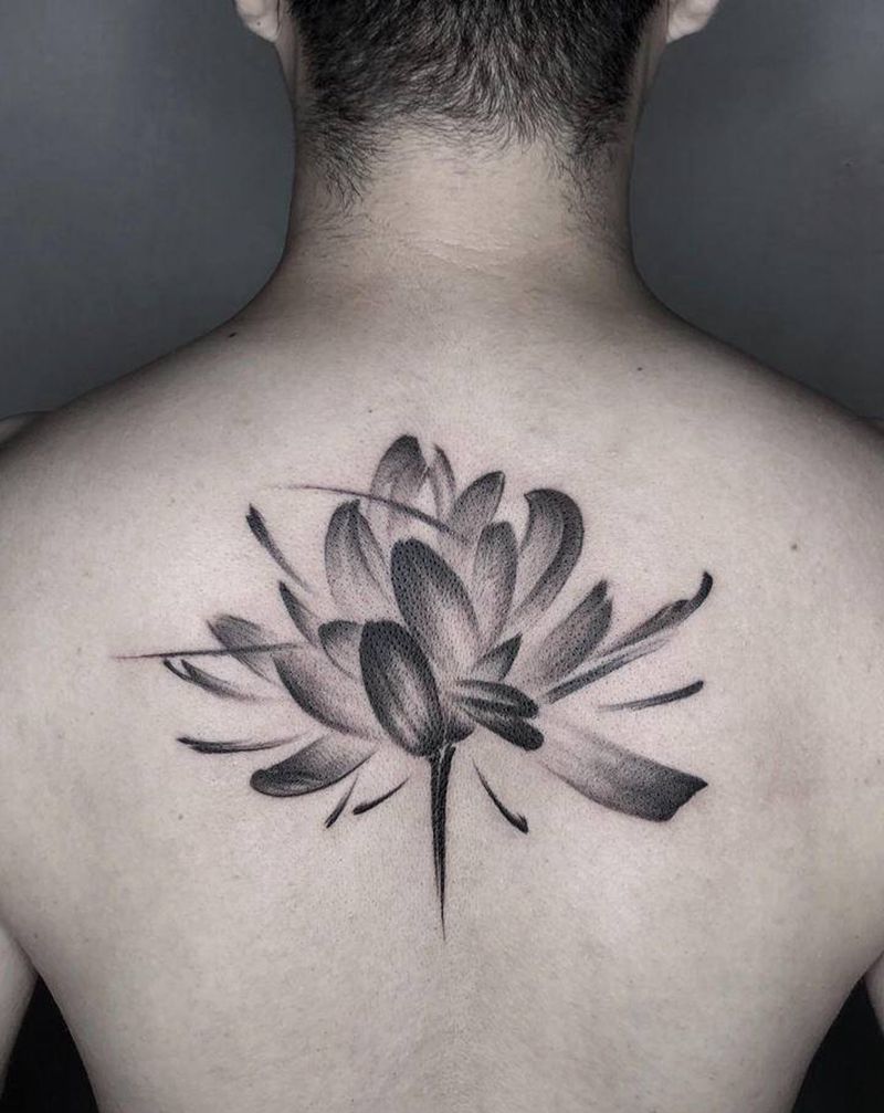 素蘤多蒙别艳欺，此花真合在瑶池纹身图片_背部水墨纹身图案