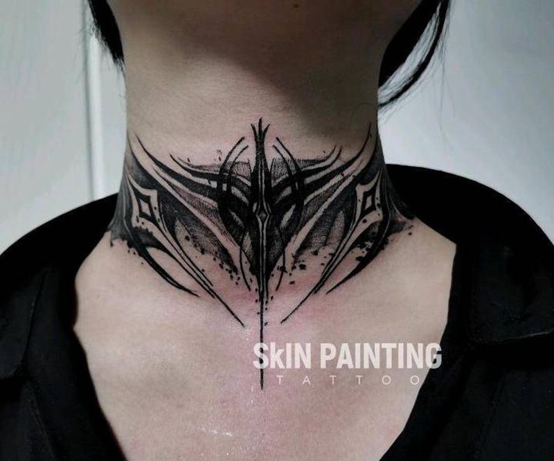 暗黑花体纹身图片_颈部纹身图案