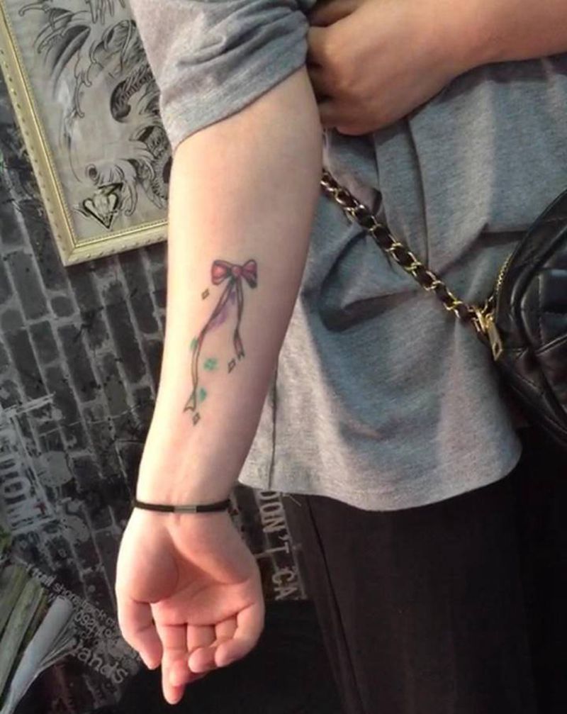 蝴蝶结纹身图片_手臂纹身图案