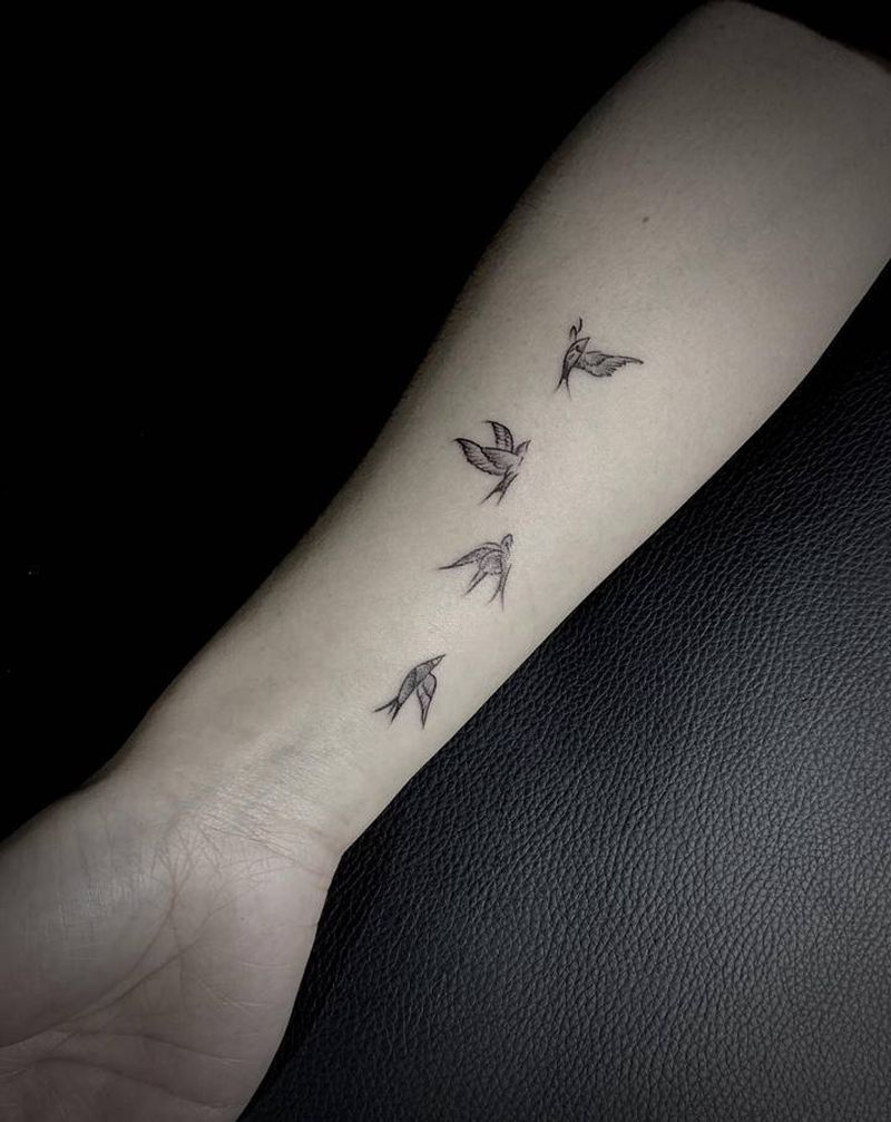 燕子纹身图片_手臂纹身图案