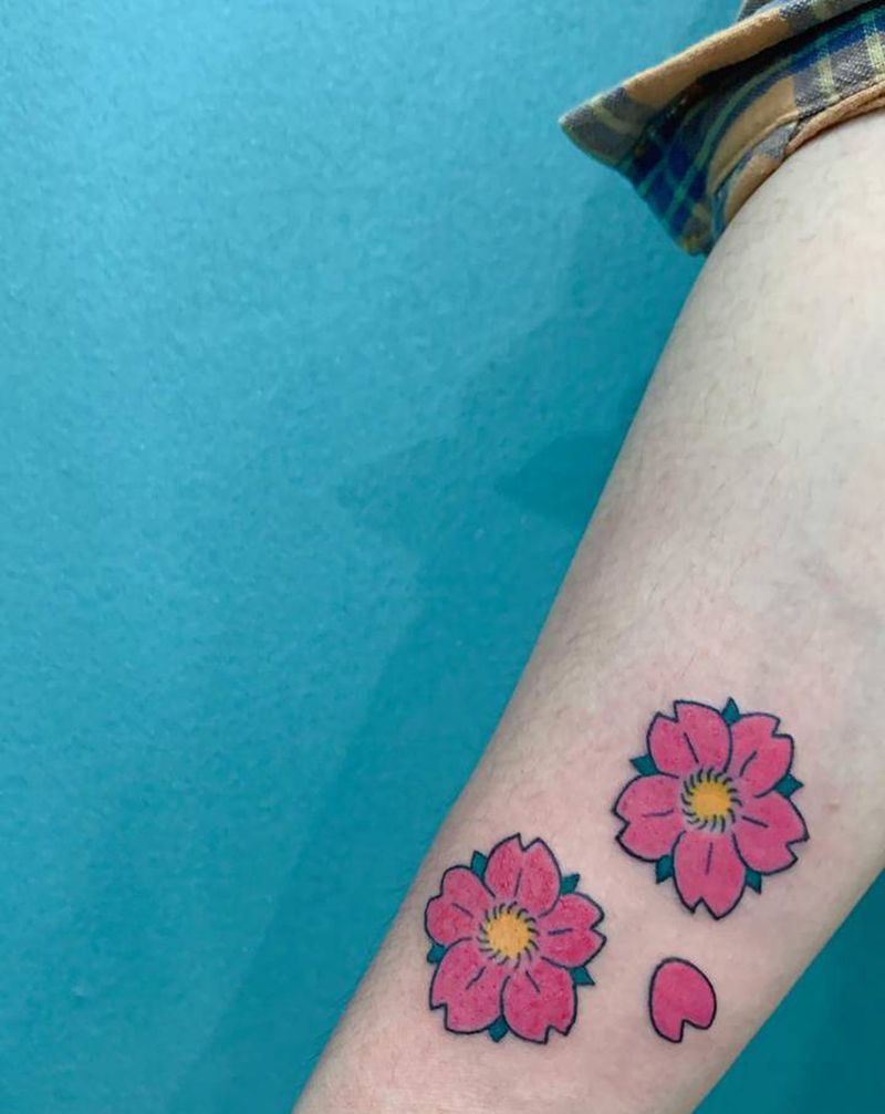 樱花纹身图片_手臂老传统纹身图案