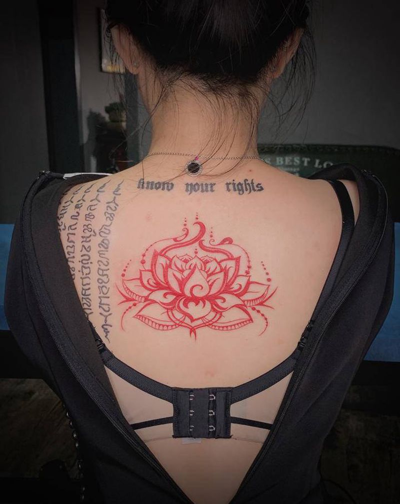 莲花纹身图片_背部纹身图案