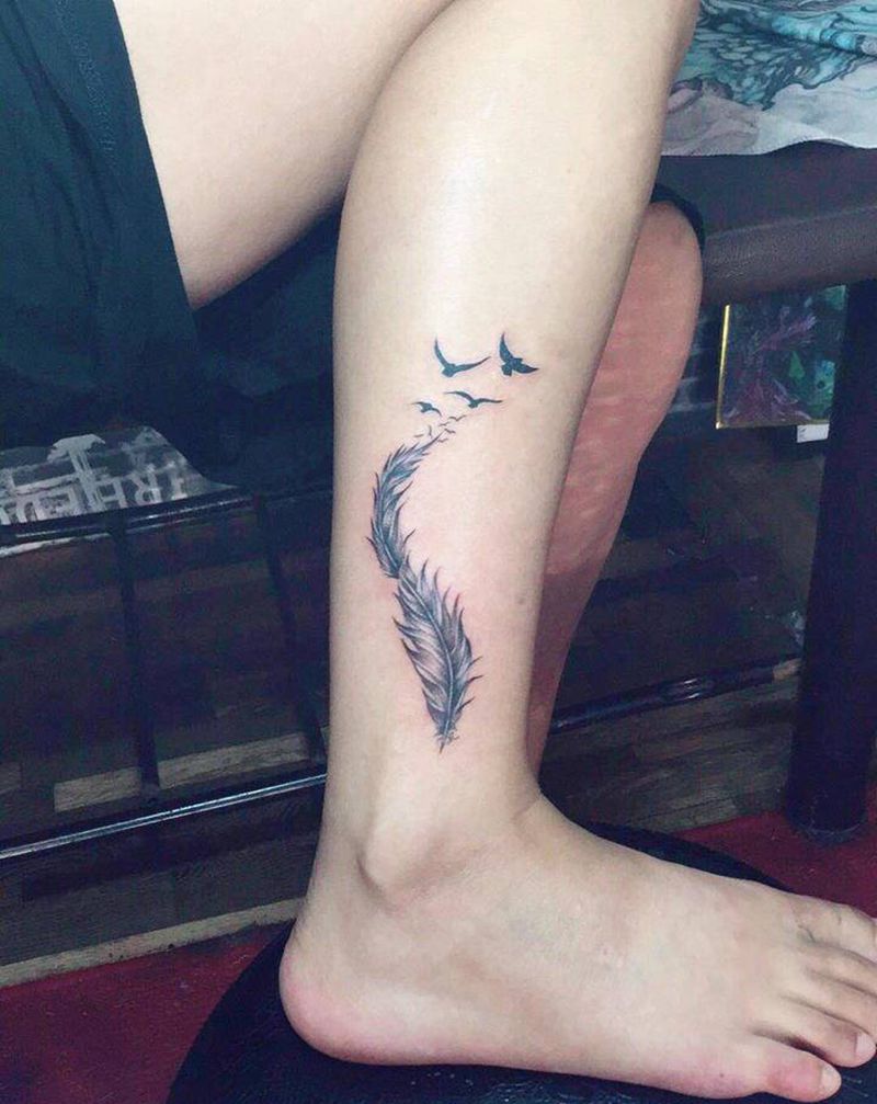 羽毛纹身图片_腿部纹身图案