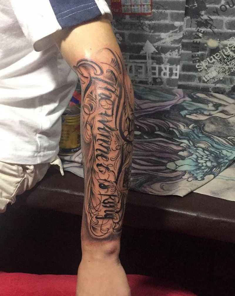 花体字纹身图片_手部纹身图案