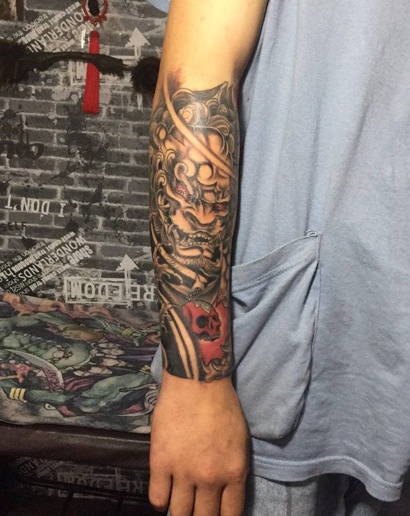 唐狮纹身图片_手部纹身图案