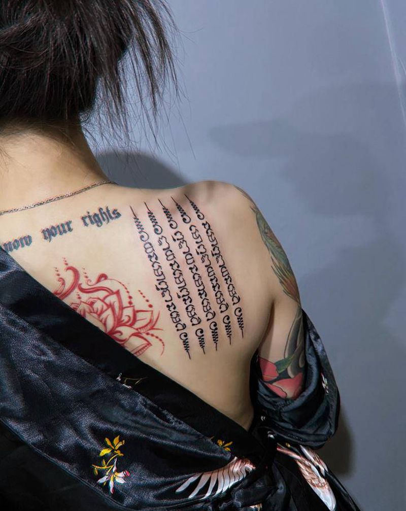 经文纹身图片_背部纹身图案