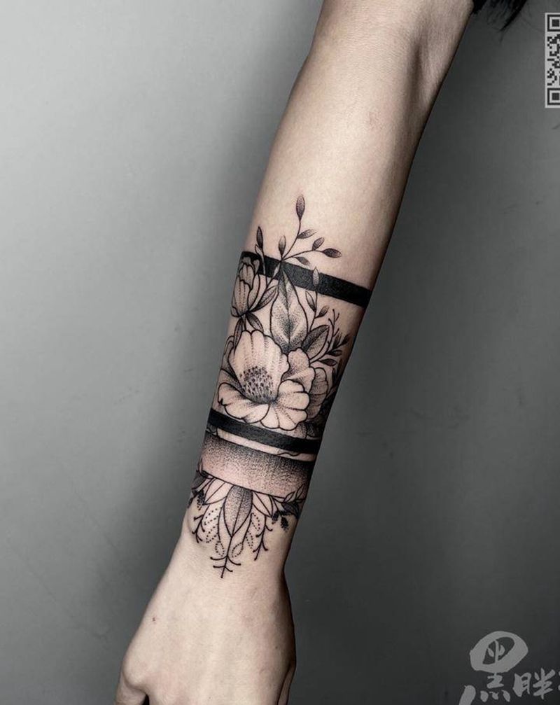 素花手环纹身图片_手臂纹身图案
