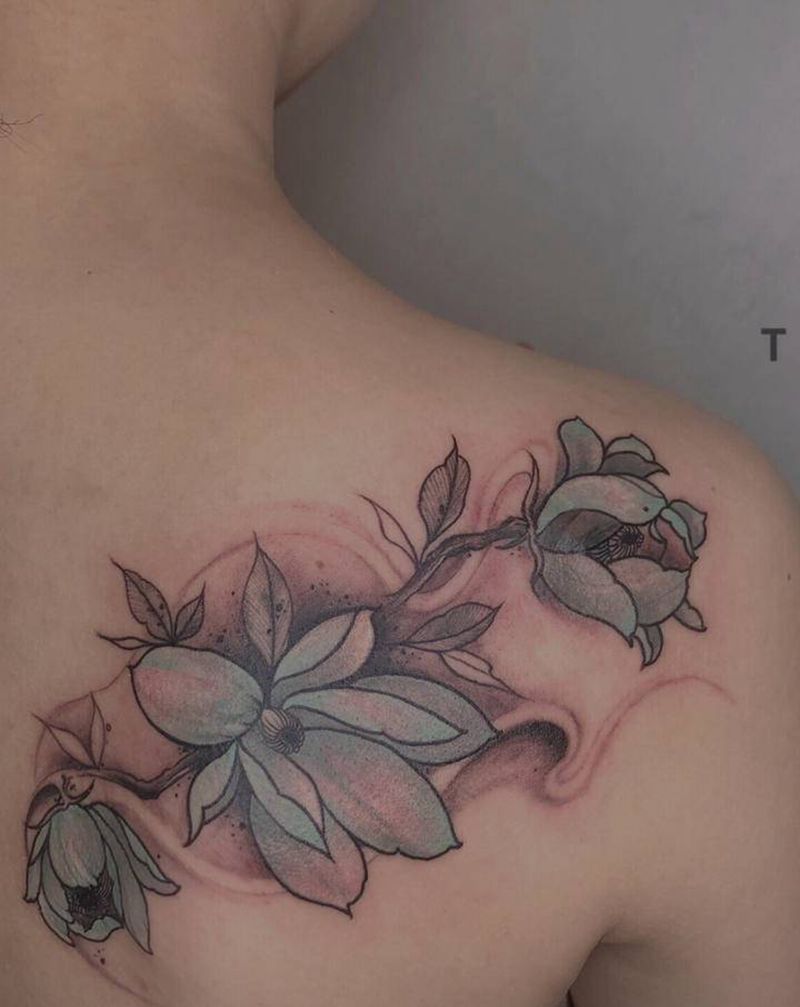 木兰花纹身图片_背部新传统纹身图案