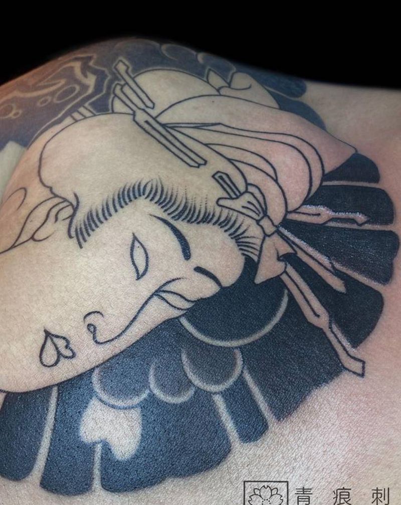 老传统纹身图片_胸部纹身图案