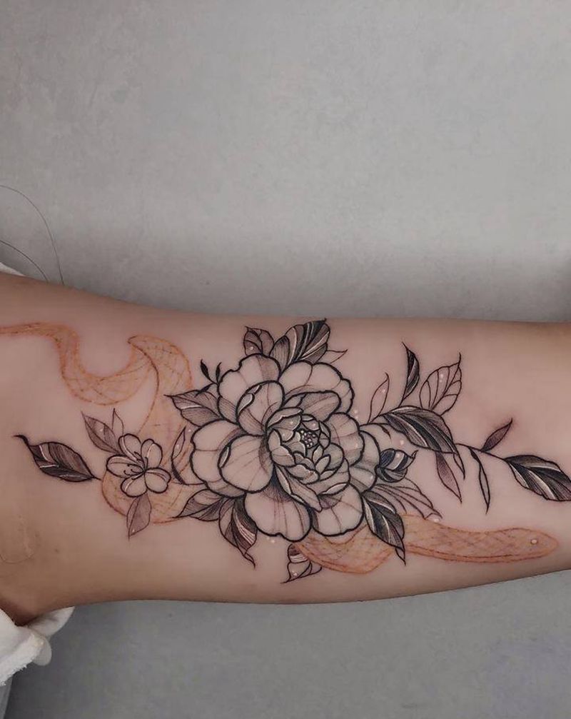 花与蛇纹身图片_手臂小清新纹身图案