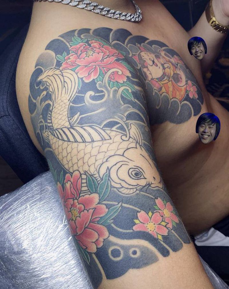 半胛纹身图片_胸部手臂老传统纹身图案