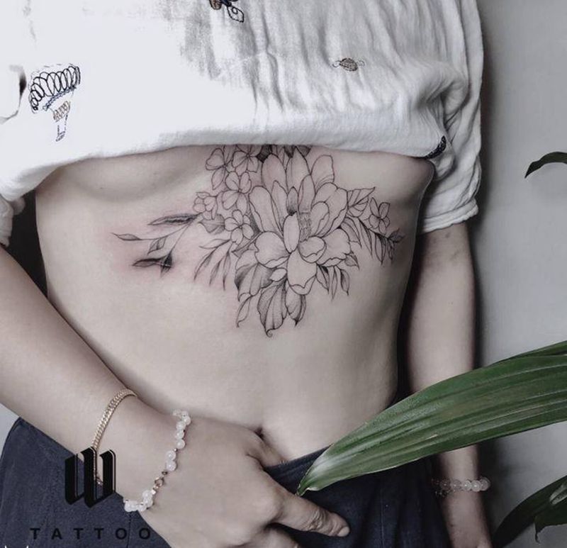 下花胸纹身图片_胸部素花纹身图案