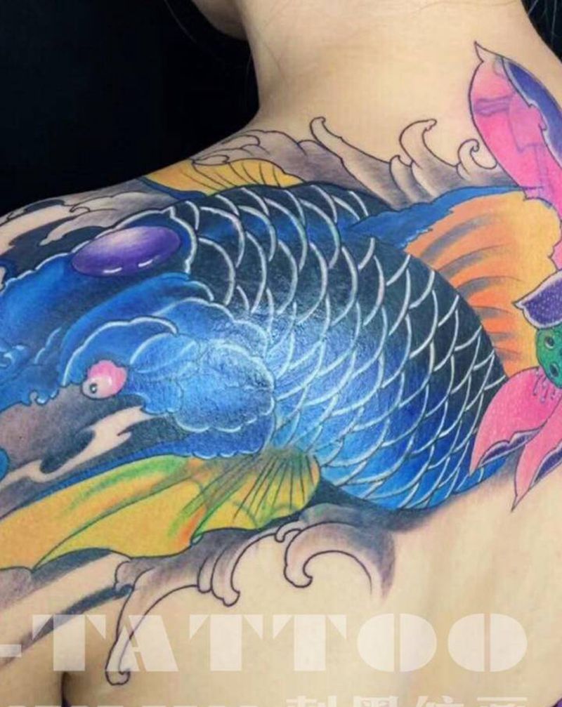 锦鲤纹身图片_新传统纹身图案