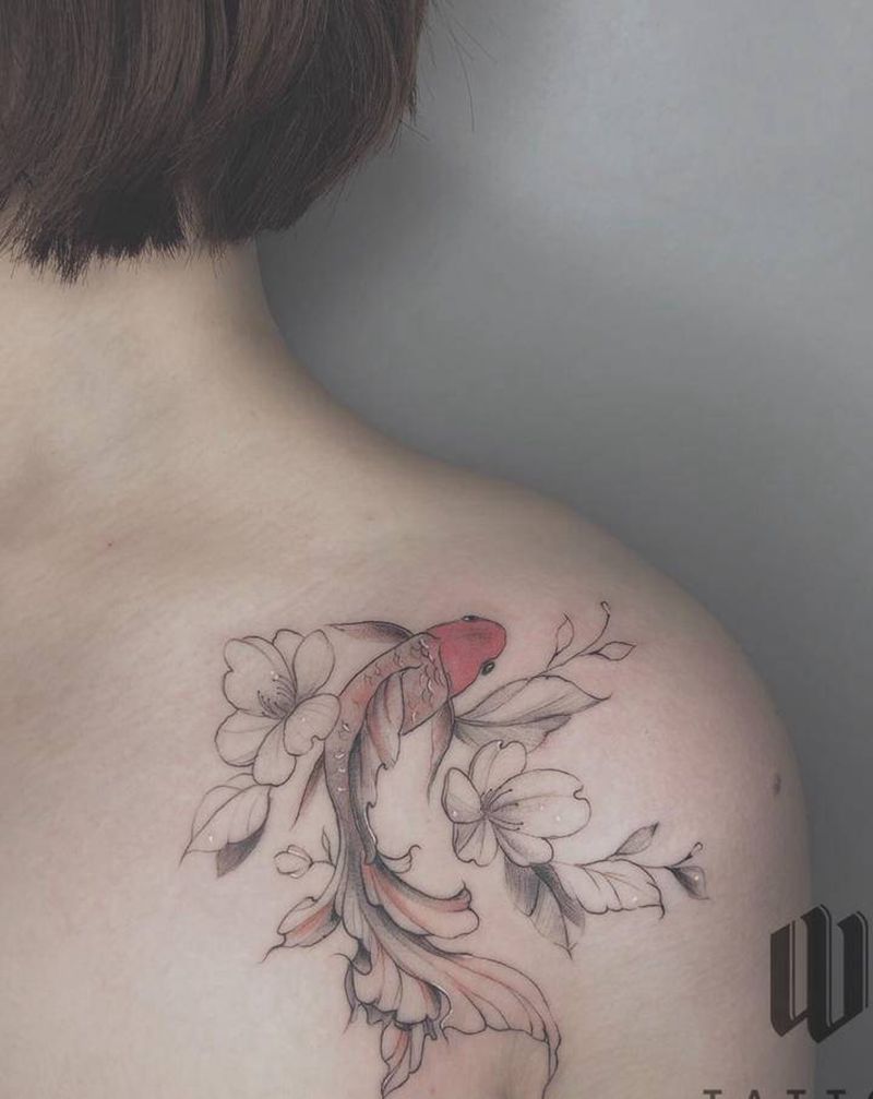 游鱼纹身图片_肩部小清新纹身图案