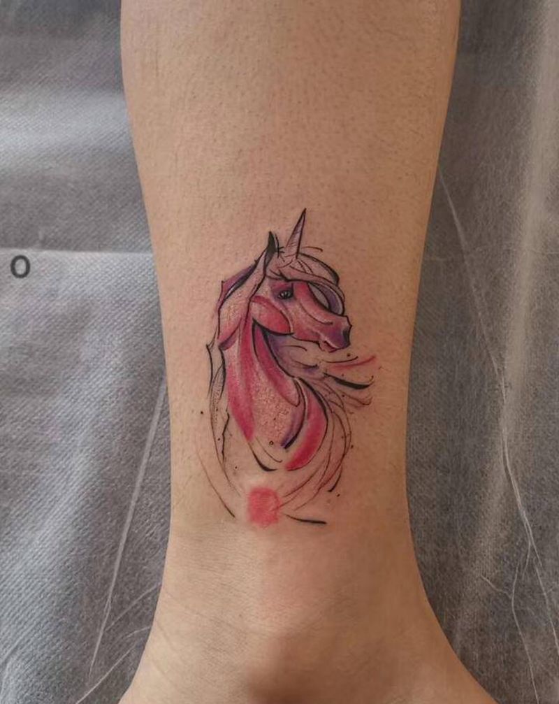 独角兽纹身图片_腿部水彩纹身图案