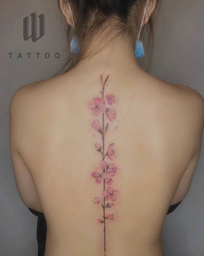 梅纹身图片_背部水彩水墨纹身图案