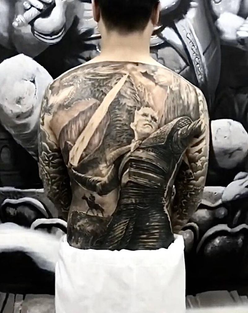 《夜王》纹身图片_背部欧美写实纹身图案