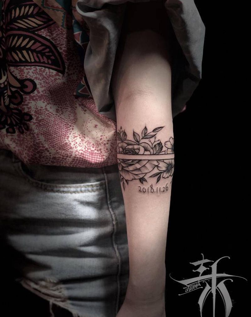 臂环素花纹身图片_手部纹身图案