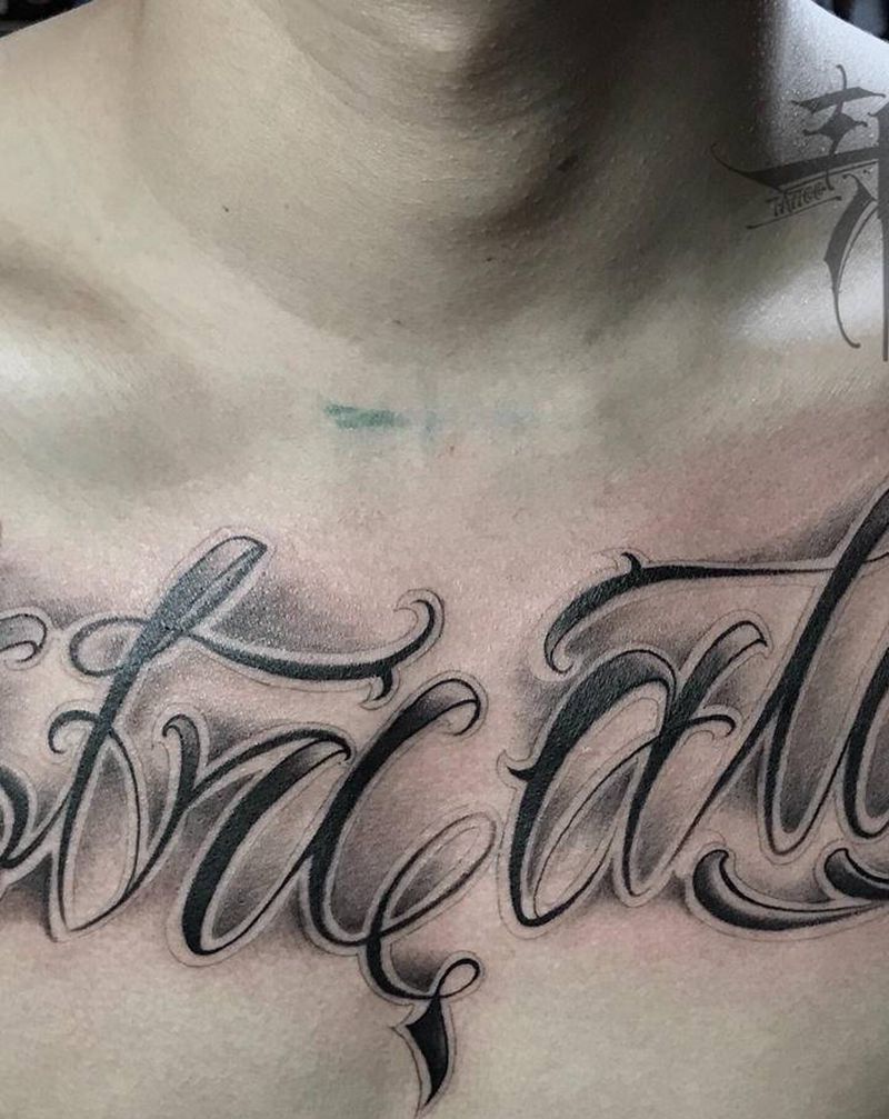 花胸一枚纹身图片_胸部花体字纹身图案