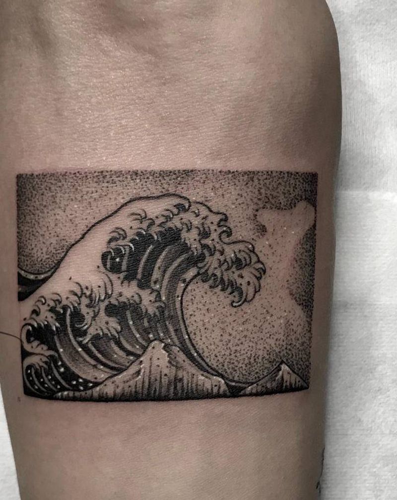 “巨”浪纹身图片_手臂点刺纹身图案