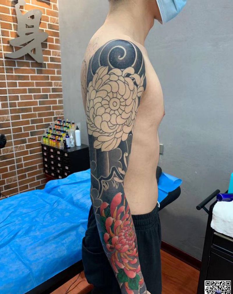 日式菊花花臂纹身图片_手臂新传统纹身图案