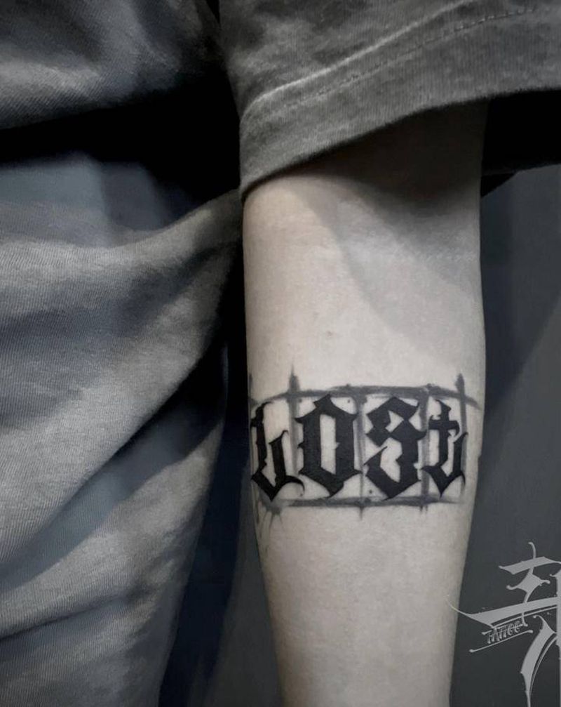 小花体字填空纹身图片_手臂花题字纹身图案