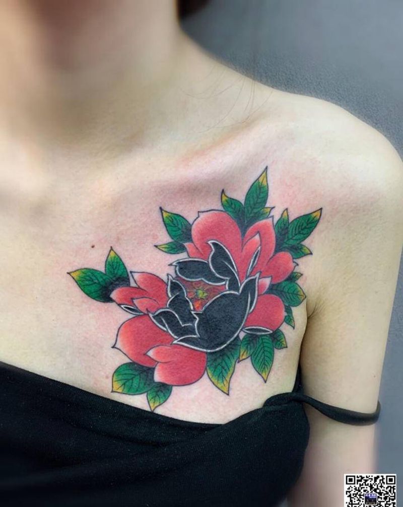 牡丹花纹身图片_胸部新传统纹身图案