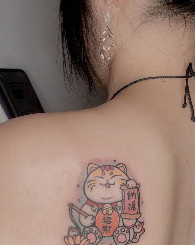 招财猫纹身图片_背部水彩纹身图案