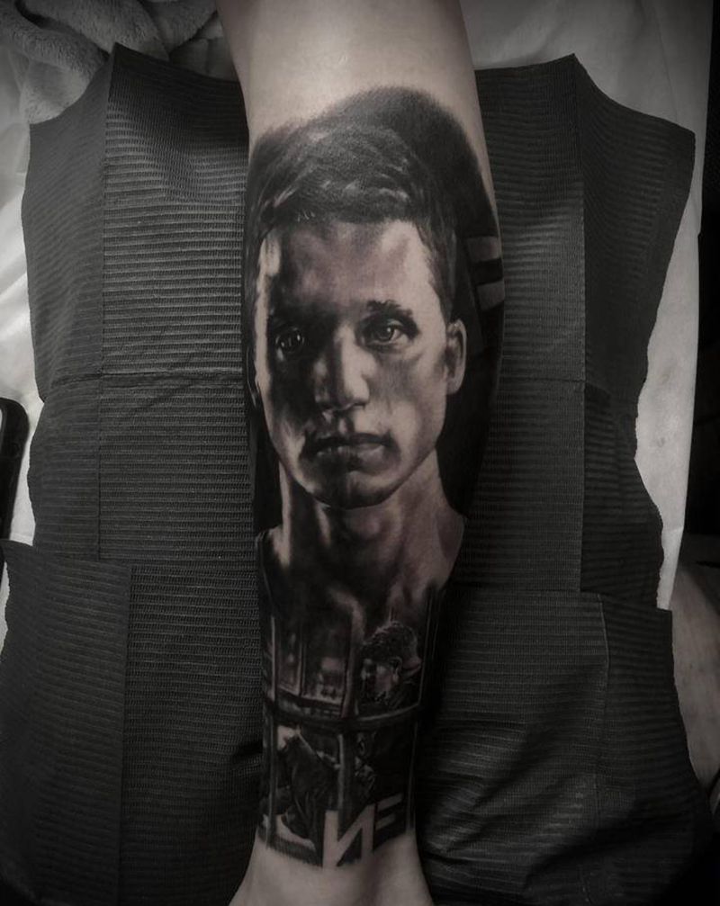 说唱歌手NF纹身图片_腿部欧美写实纹身图案