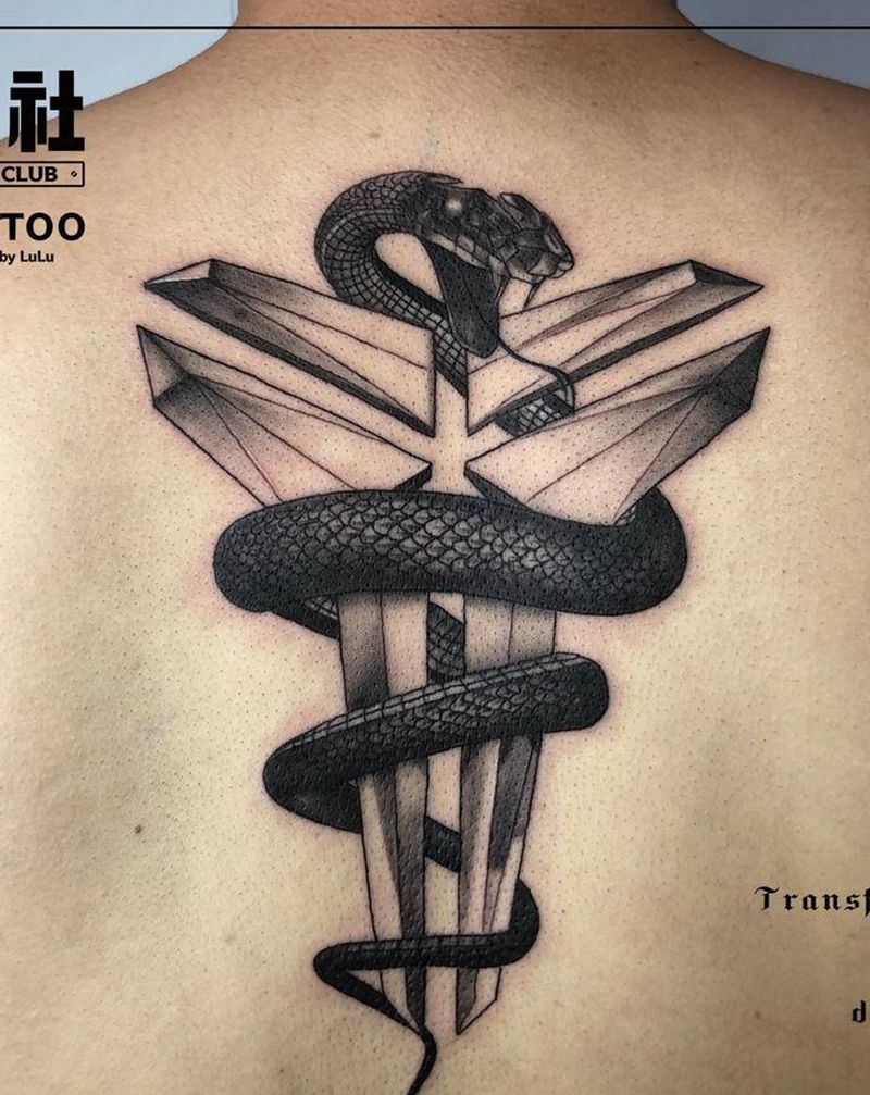 科比黑曼巴纹身图片_背部欧美写实纹身图案