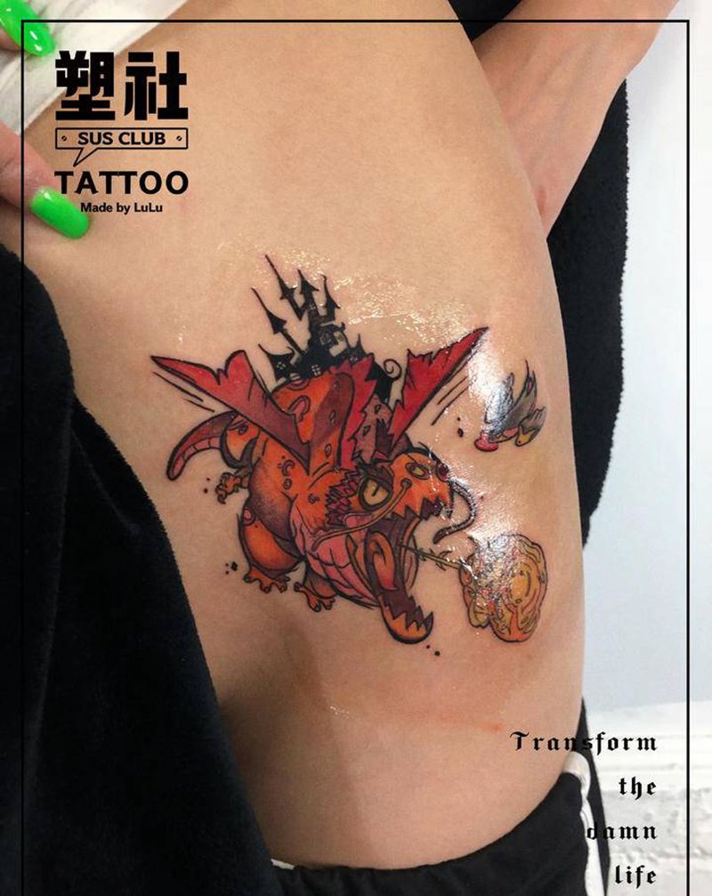小火龙纹身图片_臀部水彩纹身图案