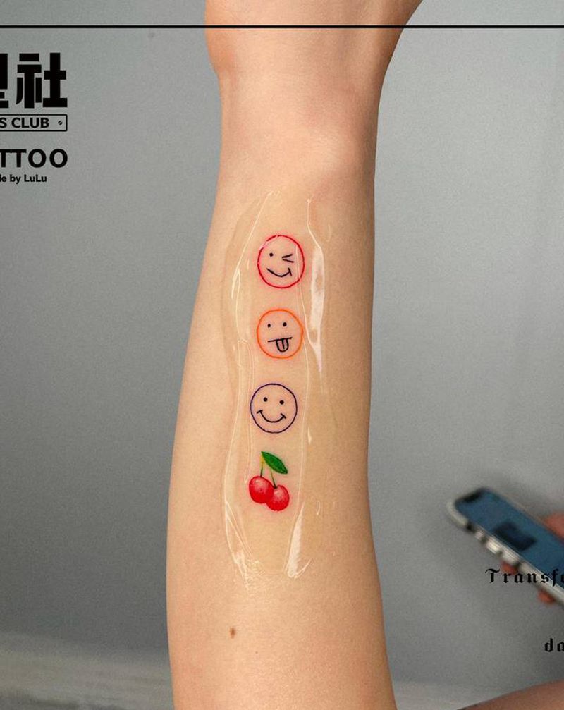 小清新笑脸纹身图片_手臂水彩纹身图案