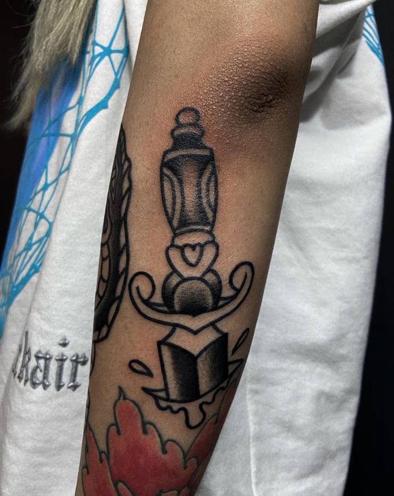 匕首纹身图片_手臂Old School纹身图案