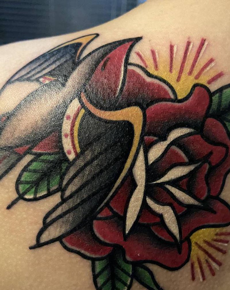 old school燕纹身图片_肩部Old School纹身图案