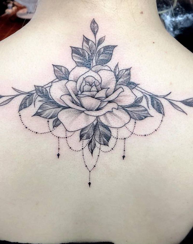 素花纹身图片_背部颈部点刺几何纹身图案