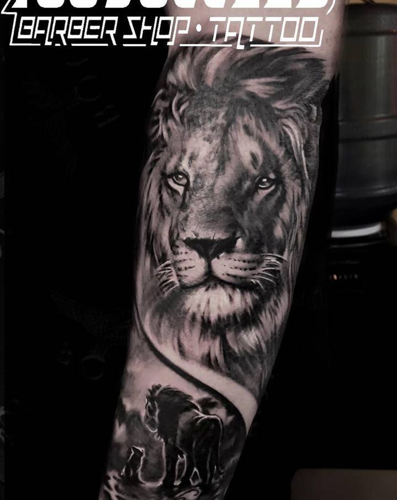 狮子纹身图片_手臂欧美写实纹身图案