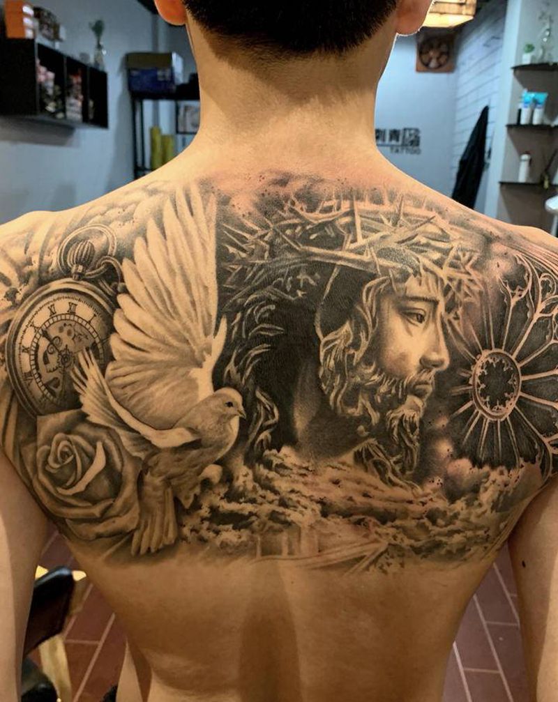 遮盖旧纹身纹身图片_背部欧美写实纹身图案